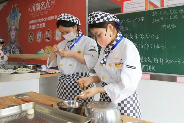 水塔杯第七届中国新东方烹饪职业技能大赛·宁夏区域选拔赛在宁夏新东方技工学校盛大启幕！