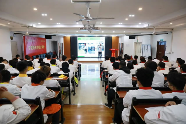 中国烹饪大师进校园，传道解惑提技能，助力学子成才路！