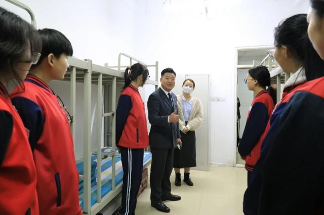 学校动态 | 校领导深入走访学生宿舍，暖心关怀促育人