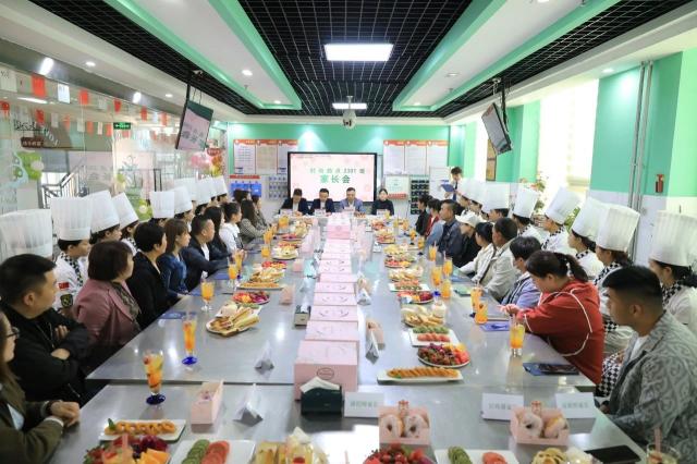 幸福相约·见证成长：宁夏新东方家长鉴证会暖心落幕