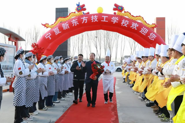 中国烹饪大师进校园，传道解惑提技能，助力学子成才路！