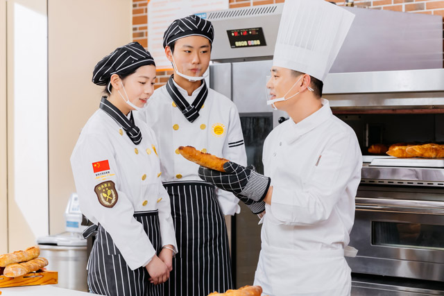 学烘焙怎么选学校