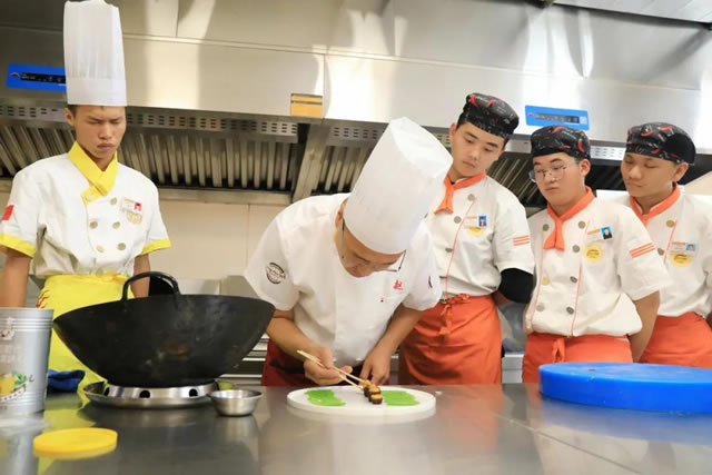 名厨进校园，宁夏新东方技工学校学子受益匪浅