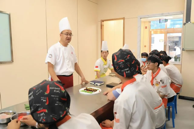 名厨进校园，宁夏新东方技工学校学子受益匪浅