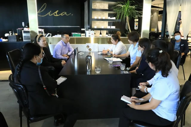 宁夏新东方组织教师赴企业参观学习，为学生就业保驾护航