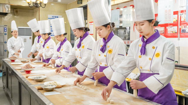 想学烹饪学费多少钱？贵吗？