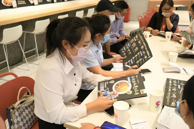 宁夏新东方组织教师赴企业参观学习，为学生就业保驾护航